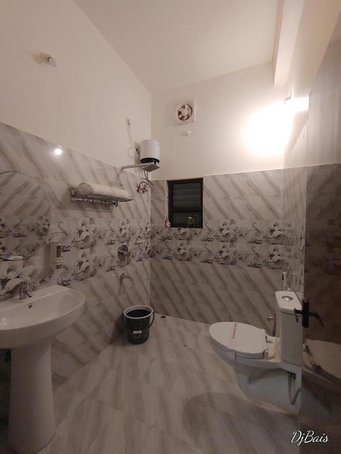 Tierra Hotel Cum Restaurant Казиранга Экстерьер фото