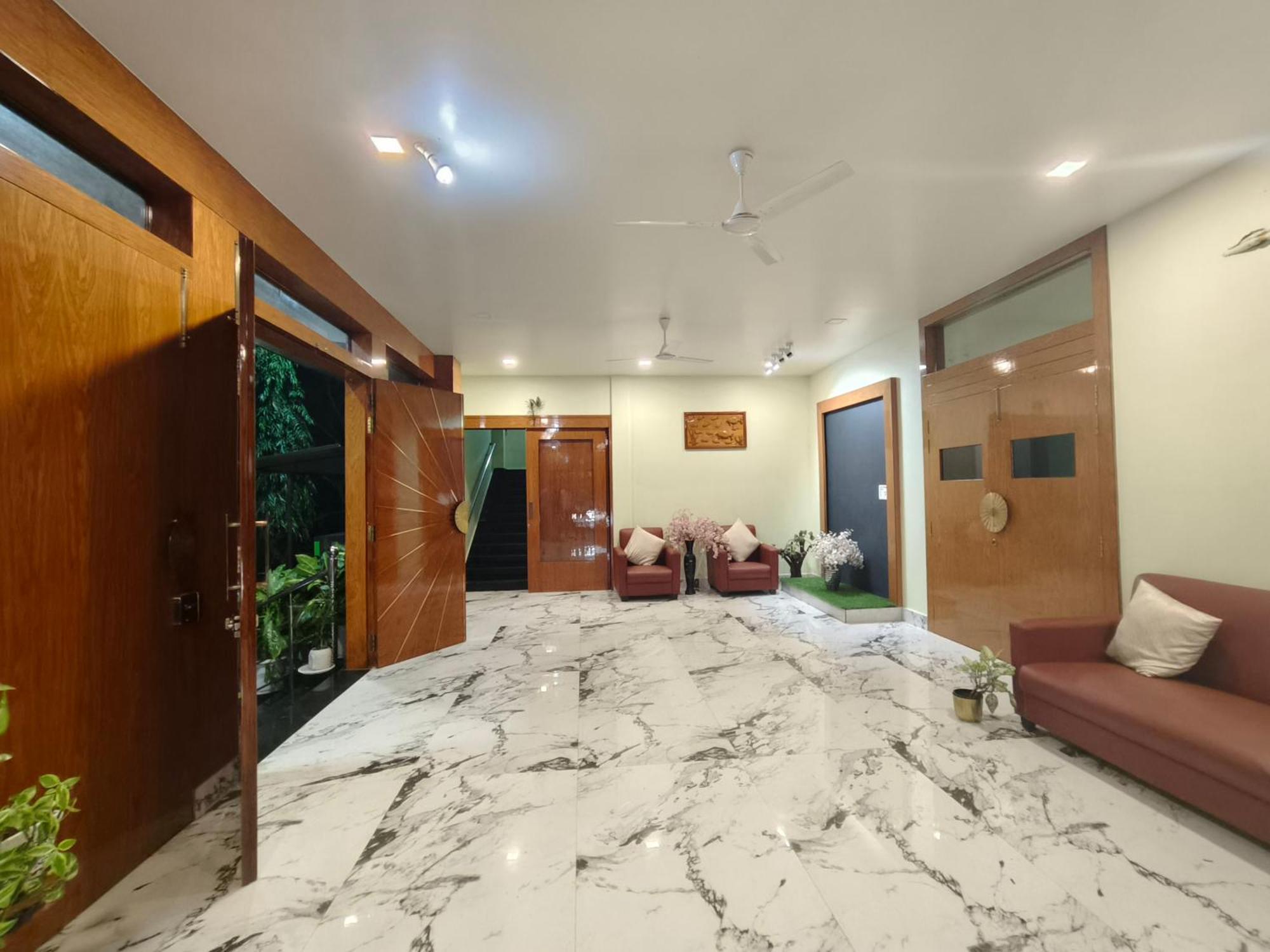 Tierra Hotel Cum Restaurant Казиранга Экстерьер фото